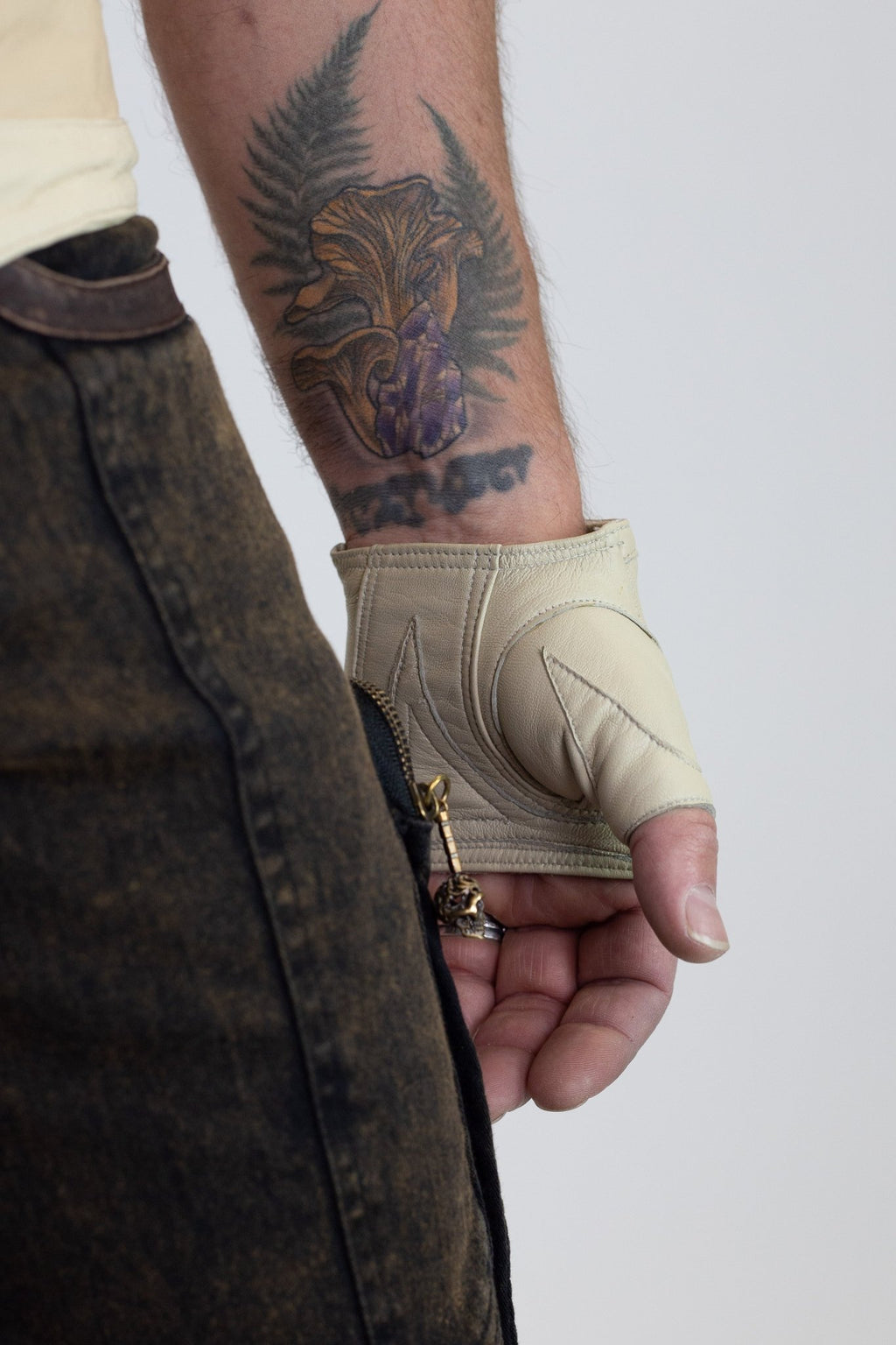 Aeolian gloves - anahata designs/infiniti now