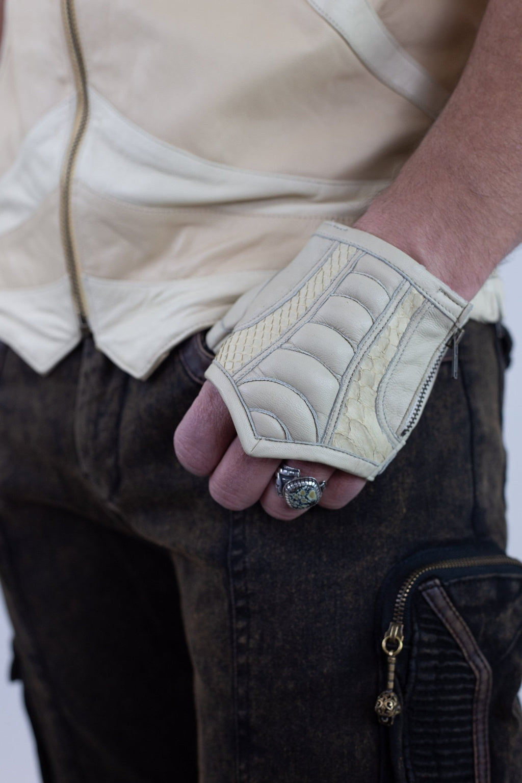 Aeolian gloves - anahata designs/infiniti now