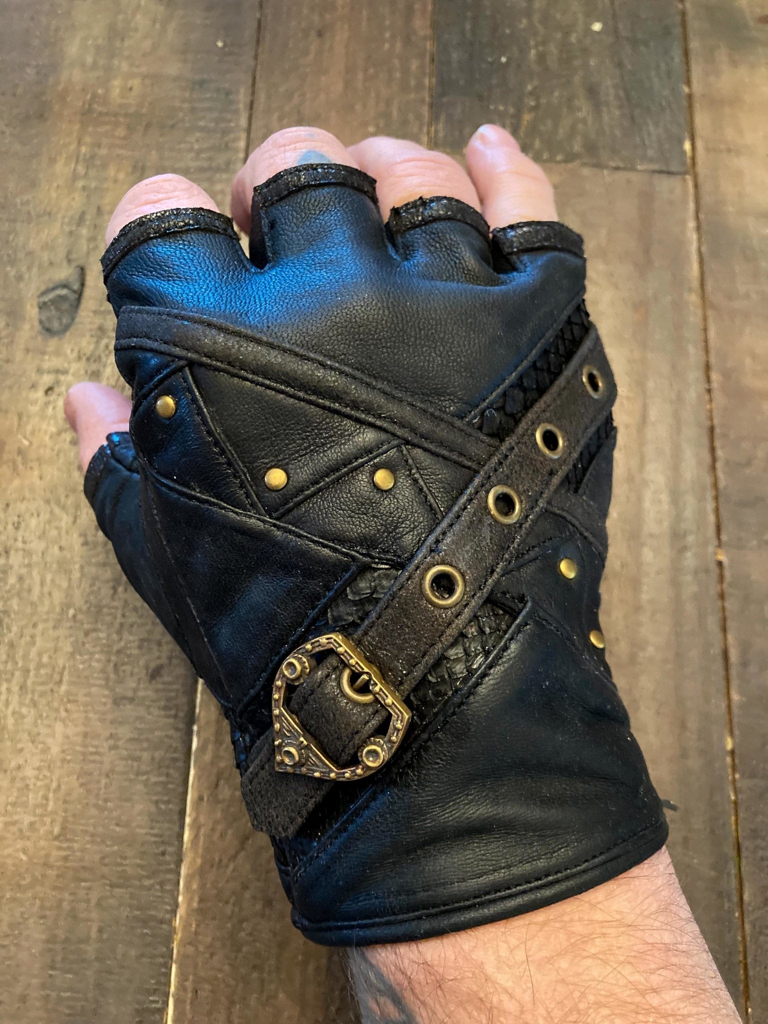 Cloudbreaker gloves - anahata designs