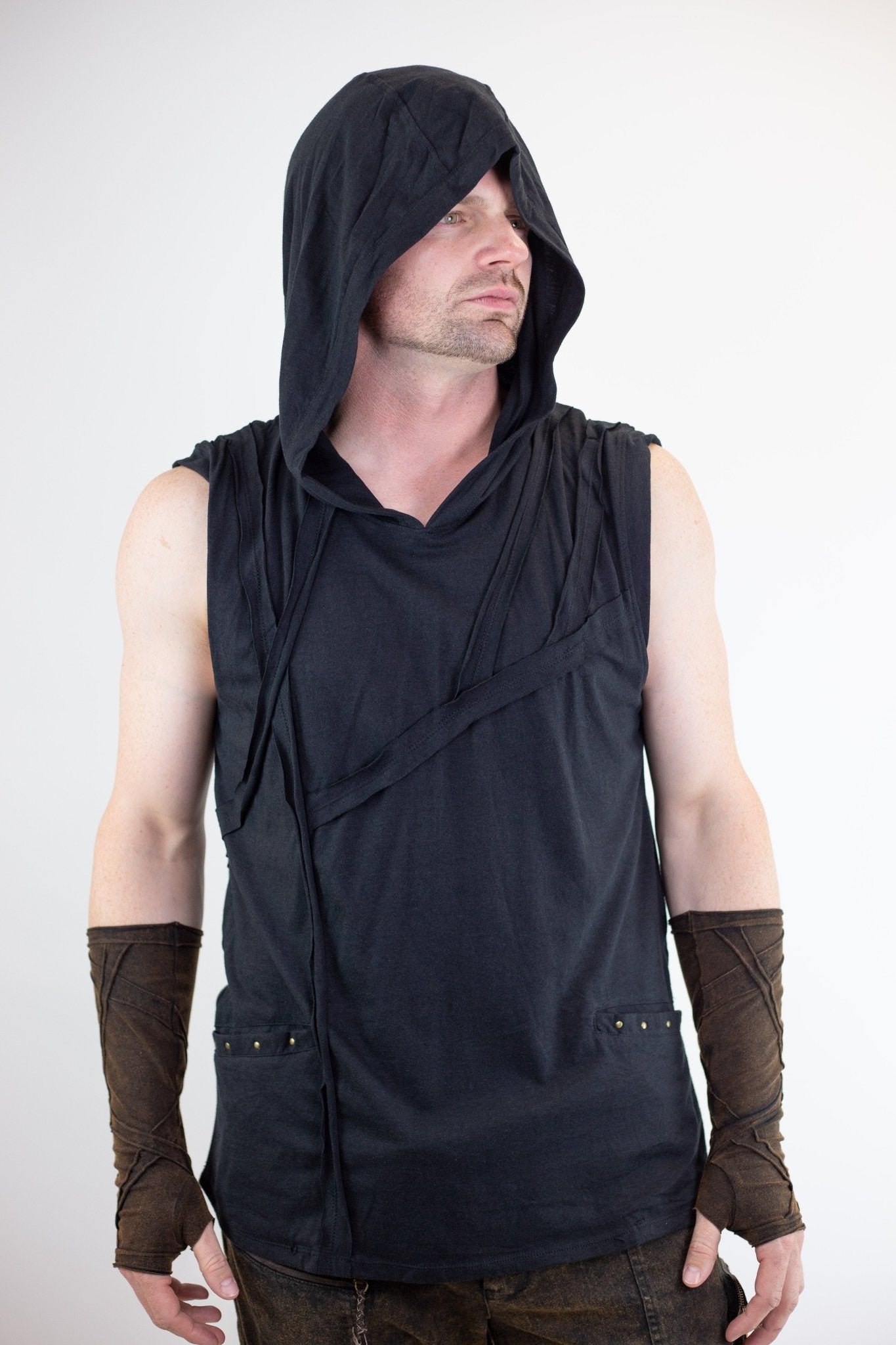 VIAVANDA DISTORTION HOODED TANK TOP ベージュ VIAVANDA DISTORTION HOODED TANK TOP ベージュ